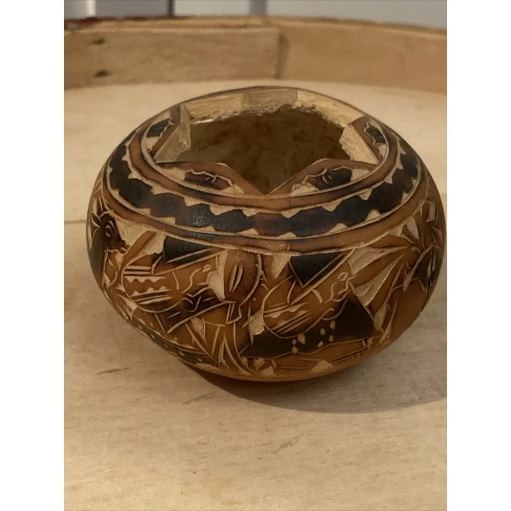 Lot Of 2‎ Hand-Carved Peruvian Gourd Art Bowl Vase Keys jewelry smalls